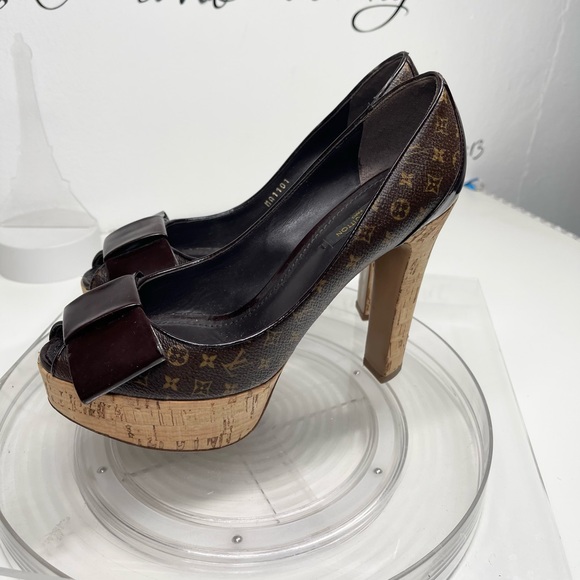 LOUIS VUITTON Rivoli heels - Picture 8 of 13